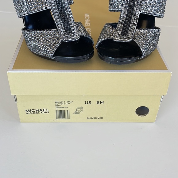 NWT Michael Kors Berkley T Strap Silver 6 M - Picture 16 of 16